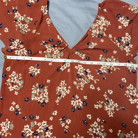 Women's RW&CO. Top, Size M, Rust Floral - Picture 5 of 6